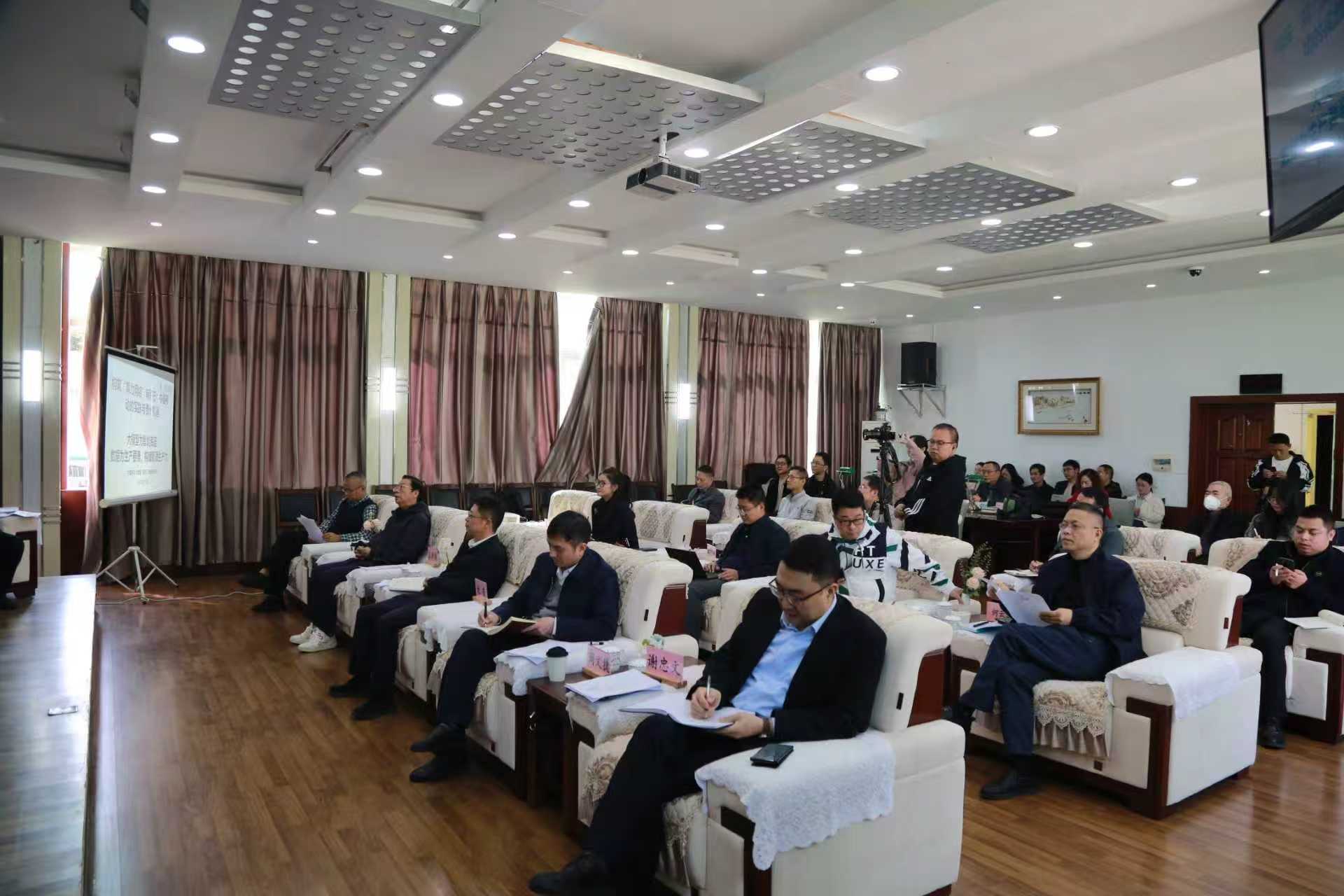 贵州省社会科学院成功举办第六期甲秀月谈2.jpg